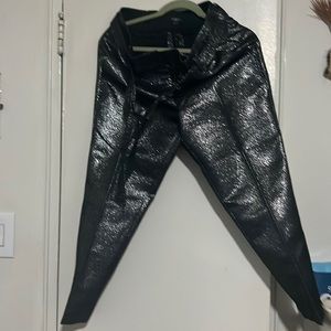 Size 6 petite excellent condition, worn once. Perfect for holiday parties.